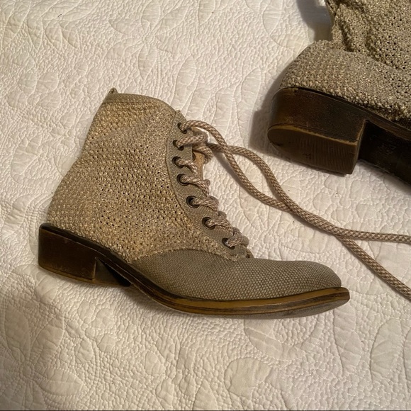 DIRTY LAUNDRY WOVEN BOOTIES, Size 7 - Picture 2 of 9
